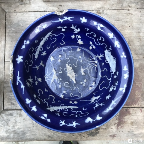 古玩陶瓷霽藍(lán)釉堆白洗手盆拍賣,當(dāng)前價(jià)格3600元