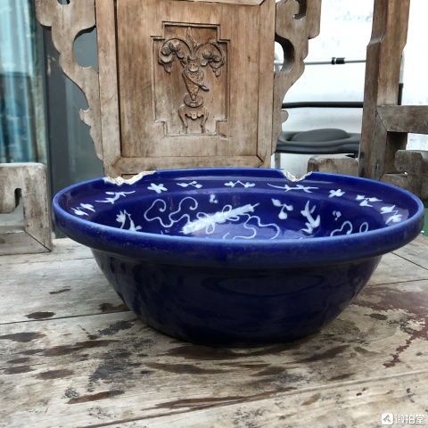 古玩陶瓷霽藍(lán)釉堆白洗手盆拍賣,當(dāng)前價(jià)格3600元