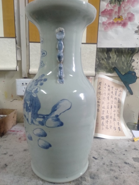 古玩陶瓷清中晚期青花堆白獅耳瓶,人物大瓶子,景德鎮(zhèn)窯口拍賣,當(dāng)前價(jià)格6888元