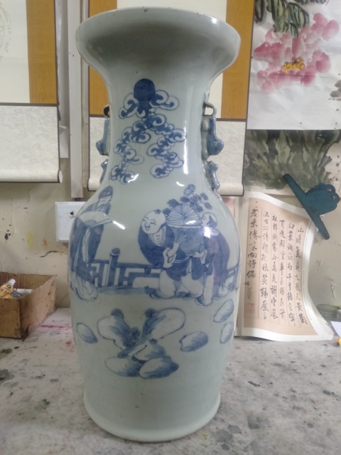 古玩陶瓷清中晚期青花堆白獅耳瓶,人物大瓶子,景德鎮(zhèn)窯口拍賣,當(dāng)前價(jià)格6888元