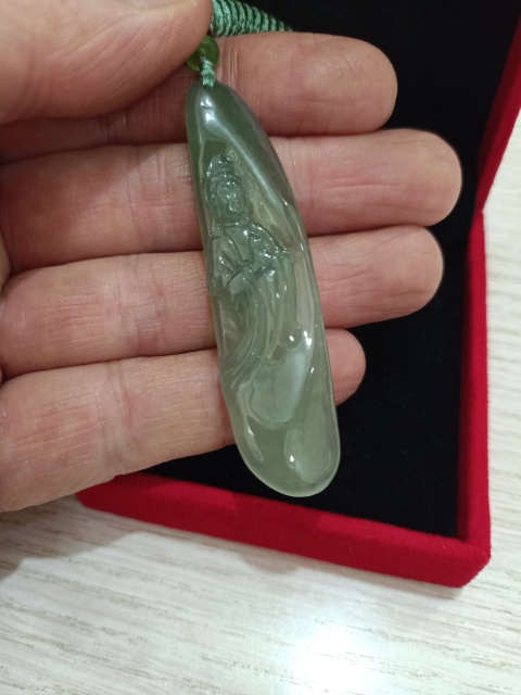 古玩玉器天然冰種翡翠觀音【估價萬元以上】拍賣,當(dāng)前價格0元
