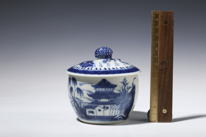 古玩陶瓷清中·青花山水樓閣紋蓋缸拍賣,當(dāng)前價(jià)格3600元