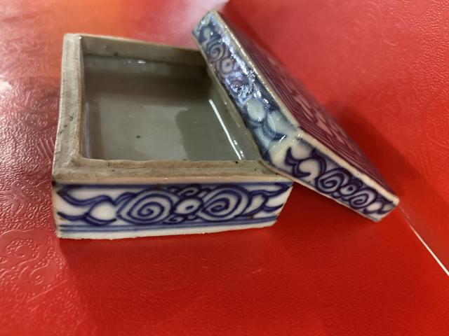 古玩陶瓷花卉紋青花蓋盒拍賣,當前價格910元