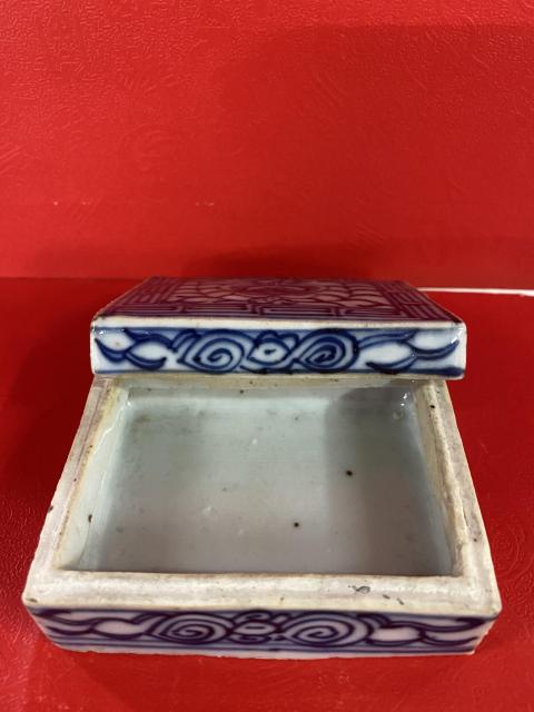 古玩陶瓷花卉紋青花蓋盒拍賣,當前價格910元