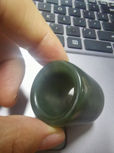 古玩玉器和田碧玉扳指拍賣，當前價格1666元