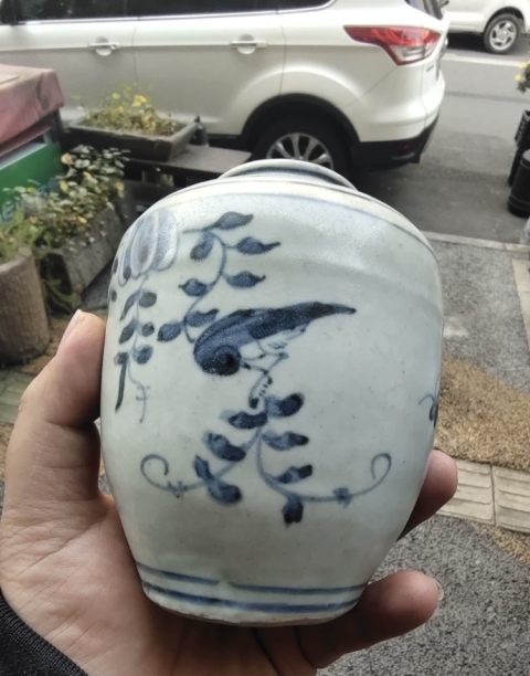 古玩陶瓷青花罐拍賣(mài)，當(dāng)前價(jià)格2500元