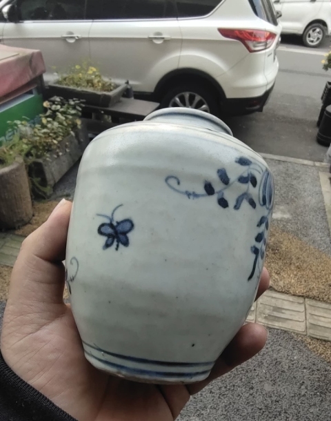 古玩陶瓷青花罐拍賣(mài)，當(dāng)前價(jià)格2500元