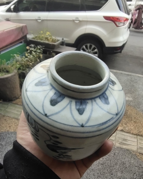 古玩陶瓷青花罐拍賣(mài)，當(dāng)前價(jià)格2500元