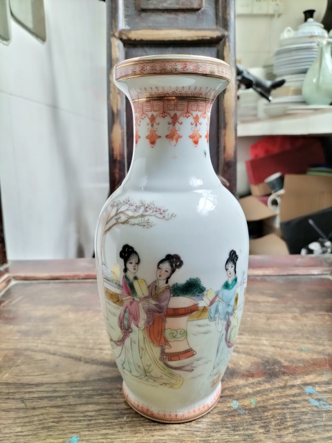 域鉴古玩】粉彩仕女人物故事纹瓶拍卖价格/图片/值多少钱