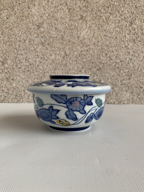 古玩陶瓷花卉紋蓋杯拍賣,當(dāng)前價(jià)格260元