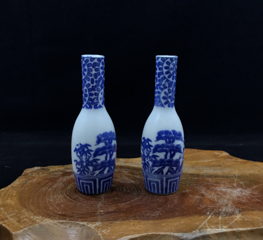 古玩陶瓷青花松梅竹瓶拍賣,當前價格220元