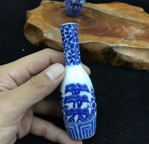 古玩陶瓷青花松梅竹瓶拍賣,當前價格220元