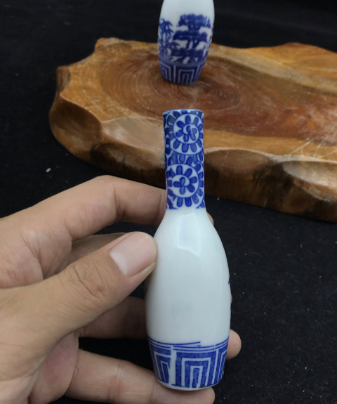 古玩陶瓷青花松梅竹瓶拍賣,當前價格220元