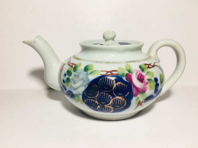 中国古美術品　粉彩花草蝶文壺 中国 粉彩 花蝶文盤口瓶 古玩 M R3665B（中国古玩 粉彩 桃漢詩文