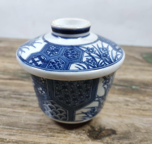 古玩陶瓷花卉紋蓋杯拍賣,當(dāng)前價格198元
