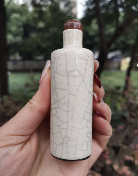 古玩陶瓷3734】清中晚期??煨瓷哥釉鼻煙壺拍賣，當前價格3000元