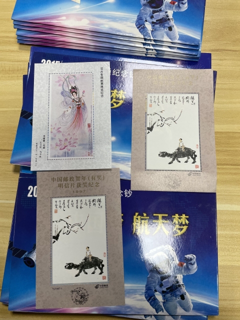 古玩錢幣航天鈔一套、紀(jì)念郵票三套拍賣,當(dāng)前價(jià)格168元