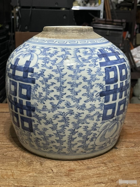 古玩陶瓷【特價(jià)處理】清中期纏枝花囍字紋青花蓋罐拍賣,當(dāng)前價(jià)格688元