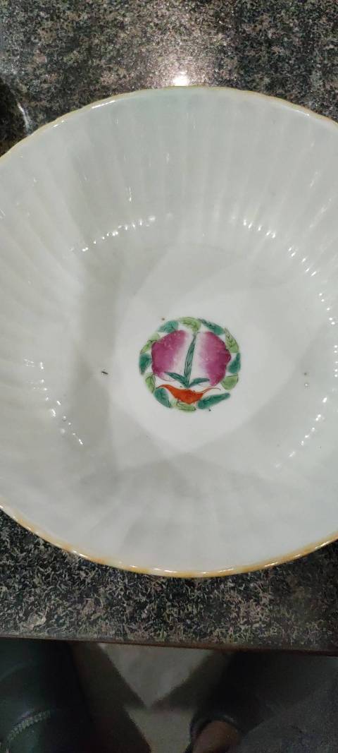 古玩陶瓷粉彩瓜楞碗拍賣(mài)，當(dāng)前價(jià)格9000元