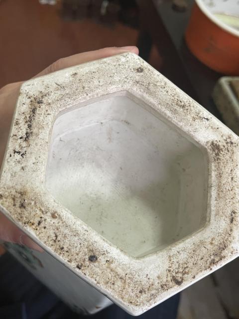 古玩陶瓷五彩竹林七賢圖六方瓶拍賣,當前價格30000元