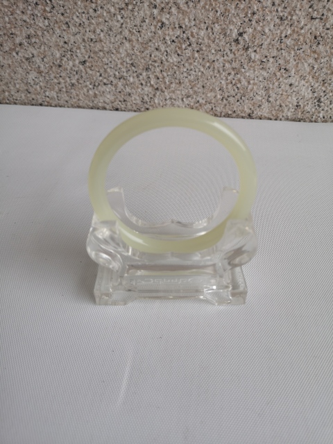 古玩玉器和田玉鐲子拍賣(mài),當(dāng)前價(jià)格780元