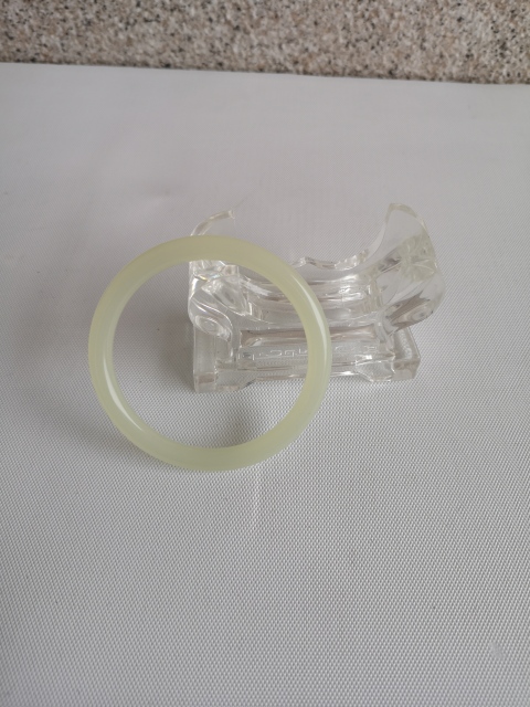 古玩玉器和田玉鐲子拍賣(mài),當(dāng)前價(jià)格780元