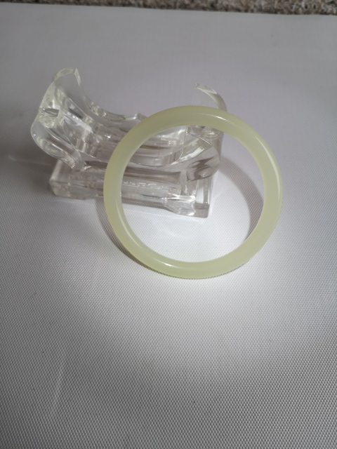 古玩玉器和田玉鐲子拍賣(mài),當(dāng)前價(jià)格780元