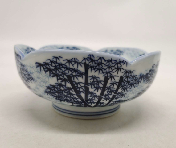 古玩陶瓷竹紋青花花口碗拍賣，當(dāng)前價(jià)格150元