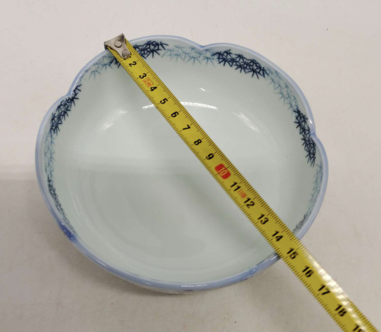 古玩陶瓷竹紋青花花口碗拍賣，當(dāng)前價(jià)格150元