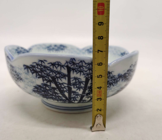 古玩陶瓷竹紋青花花口碗拍賣，當(dāng)前價(jià)格150元