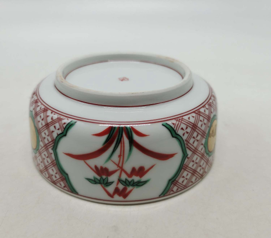 古玩陶瓷花卉紋紅綠彩碗拍賣，當前價格150元