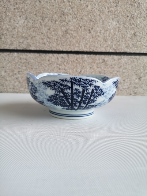 古玩陶瓷竹紋青花花口碗拍賣，當(dāng)前價(jià)格150元