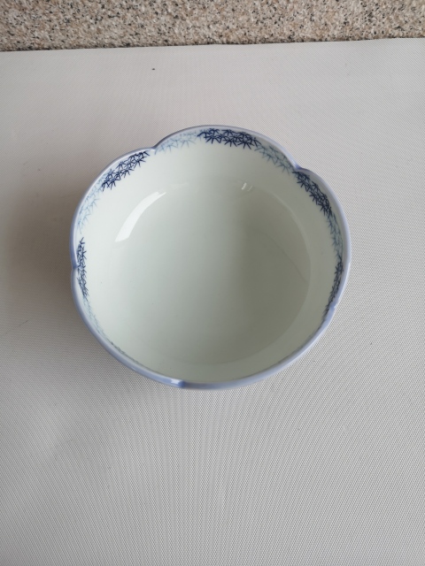 古玩陶瓷竹紋青花花口碗拍賣，當(dāng)前價(jià)格150元