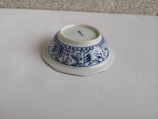 古玩陶瓷花卉紋器好折沿碗拍賣，當前價格150元