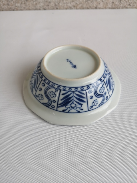 古玩陶瓷花卉紋器好折沿碗拍賣，當前價格150元