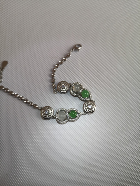 古玩玉器翡翠手鏈拍賣，當(dāng)前價(jià)格550元
