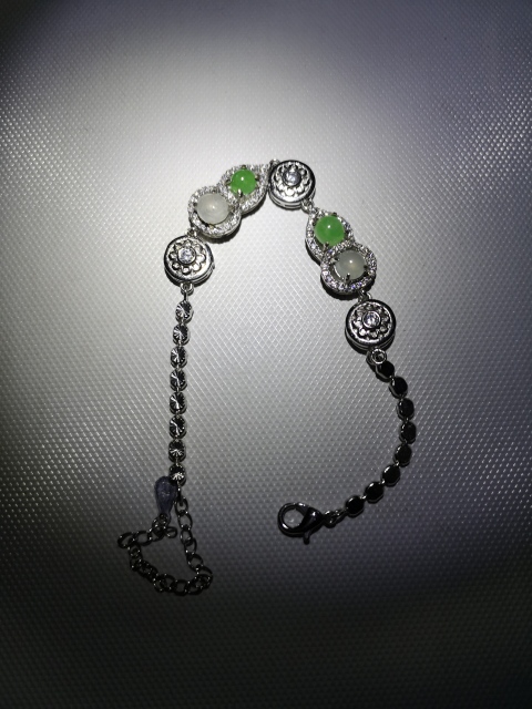 古玩玉器翡翠手鏈拍賣，當(dāng)前價(jià)格550元