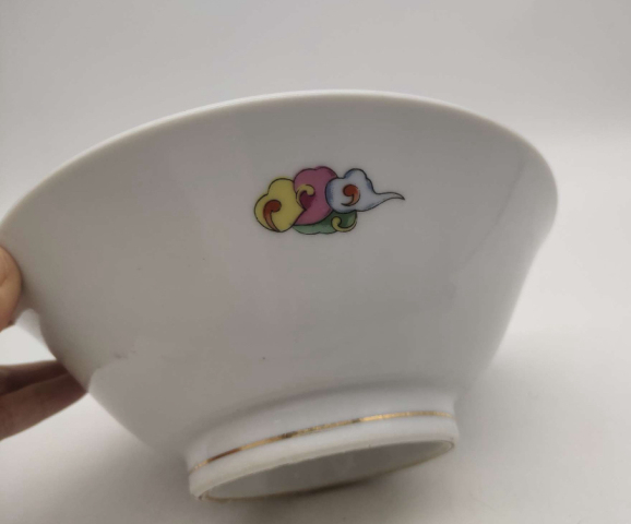 古玩陶瓷大清乾隆年制款彩繪描金碗拍賣,當(dāng)前價(jià)格220元