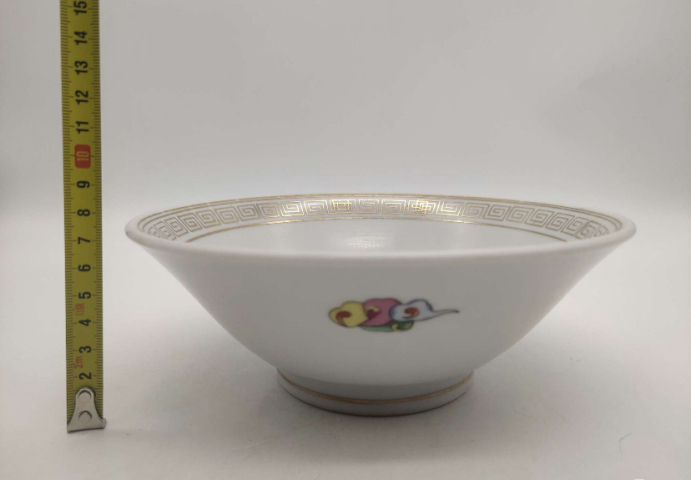 古玩陶瓷大清乾隆年制款彩繪描金碗拍賣,當(dāng)前價(jià)格220元