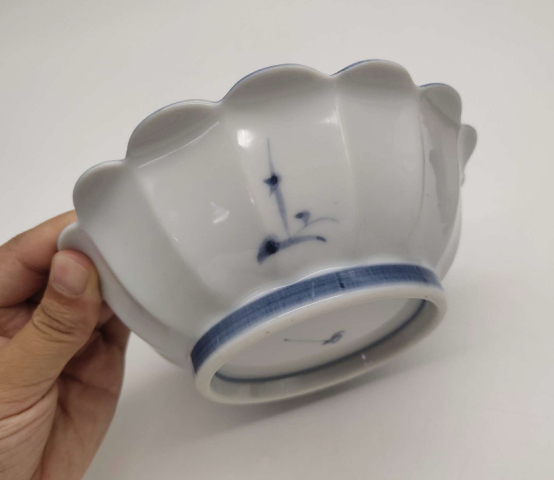 古玩陶瓷花卉紋花口碗拍賣，當(dāng)前價(jià)格135元
