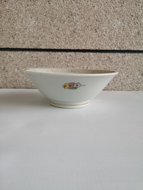 古玩陶瓷大清乾隆年制款彩繪描金碗拍賣,當(dāng)前價(jià)格220元
