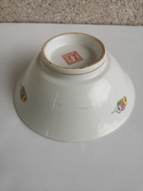 古玩陶瓷大清乾隆年制款彩繪描金碗拍賣,當(dāng)前價(jià)格220元