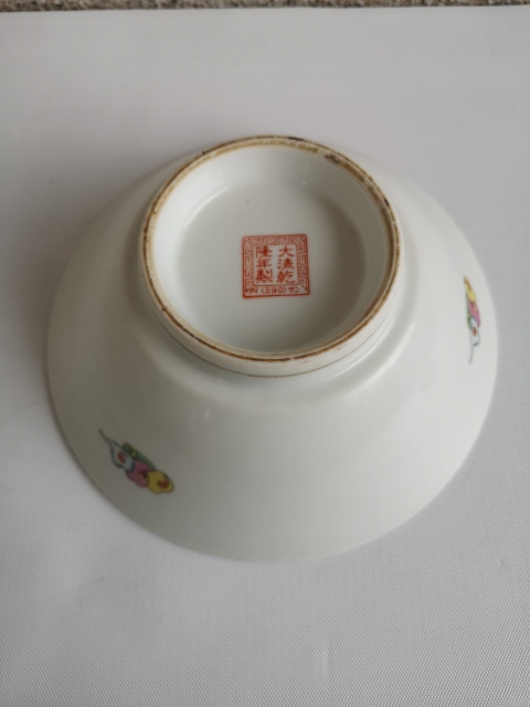 古玩陶瓷大清乾隆年制款彩繪描金碗拍賣,當(dāng)前價(jià)格220元