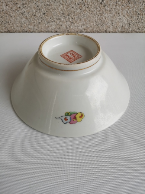古玩陶瓷大清乾隆年制款彩繪描金碗拍賣,當(dāng)前價(jià)格220元
