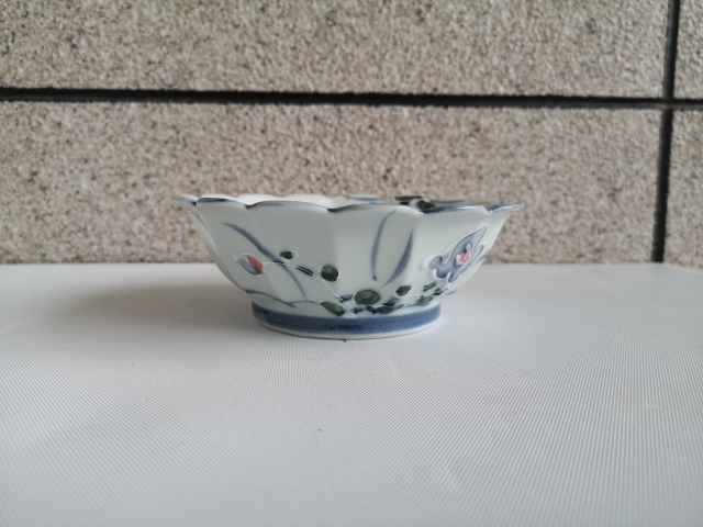 古玩陶瓷花卉紋花口碗拍賣，當(dāng)前價(jià)格135元