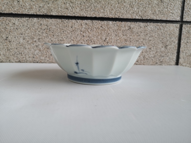 古玩陶瓷花卉紋花口碗拍賣，當(dāng)前價(jià)格135元