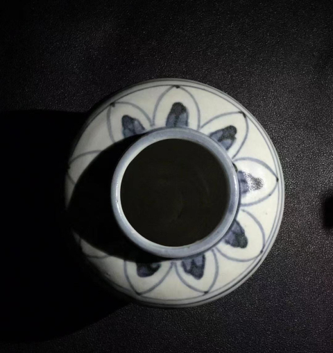 古玩陶瓷青花罐拍賣(mài)，當(dāng)前價(jià)格2500元
