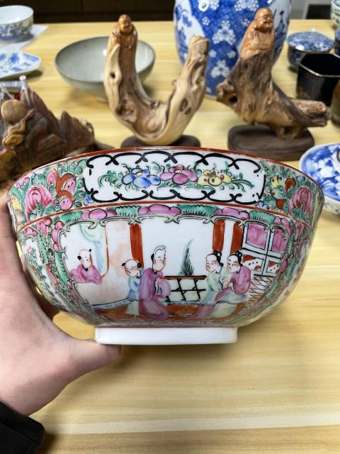 古玩陶瓷晚清民國 精品人物花鳥蝶紋廣彩特大碗拍賣，當前價格2200元