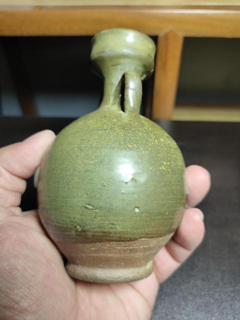 古玩陶瓷唐代?耀州窯茶葉末釉雙系盤口凈瓶拍賣,當前價格4800元