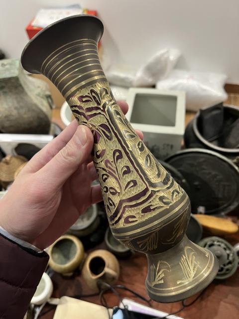 古玩雜項晚清刻畫銅瓶拍賣,當前價格199元